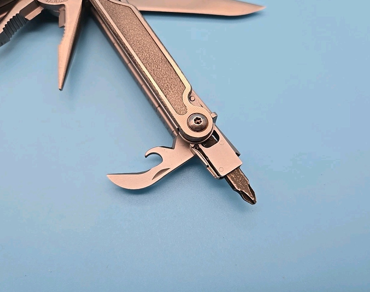 Leatherman Charge Ti Multi-Tool w/ Sheath – Dated 0205 – 154CM Blade – Retired