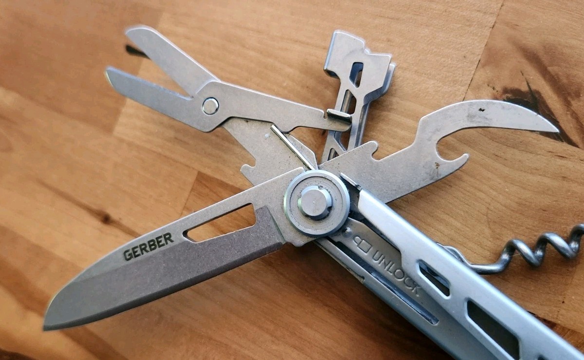 Gerber Armbar Cork Gold Minimalist Multi-Tool 7 Tool Corkscrew Knife – Great Y27