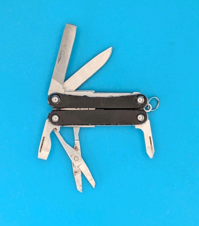 Leatherman SQUIRT PS4 Multi-Tool With Pliers Scissors Knife BLACK!