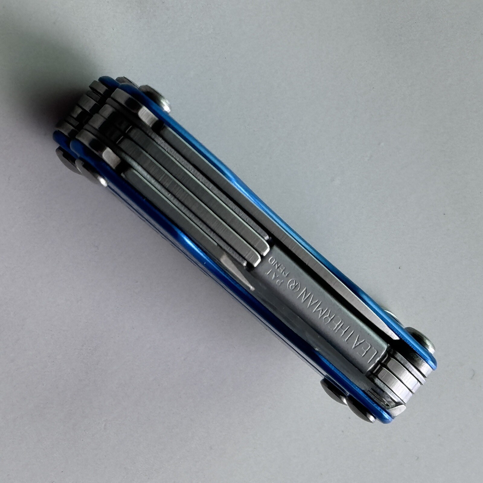 Leatherman Squirt S4 Glacier Blue Small Keychain Multitool Squirt S4 Blue