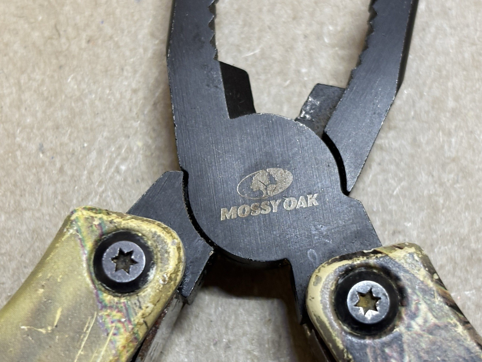 MOSSY OAK 13 in 1 Multi-tool Pliers Folding Pocket Tool Outdoor Camping