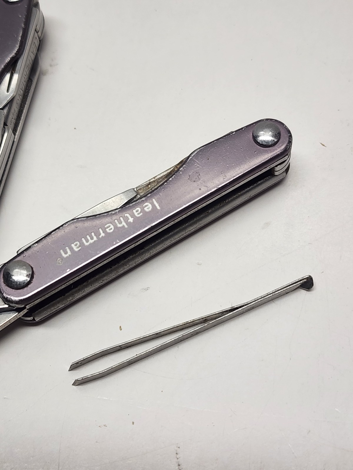 Leatherman Squirt S4 Multi-Tool Scissor Pocket Knife Grey Purple Tone Stainless