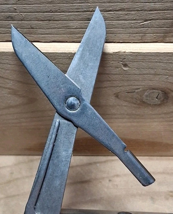 LEATHERMAN WINGMAN MULTI-TOOL MADE 03/25 PERFECT CONDITION WITH SHEATH