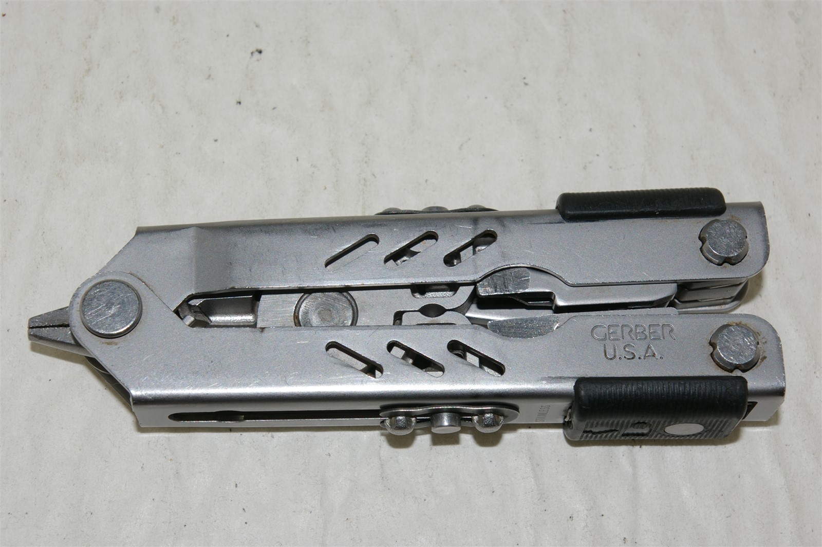 Gerber MP400 Compact Sport Multi-Tool Multi-Plier Stainless Silver