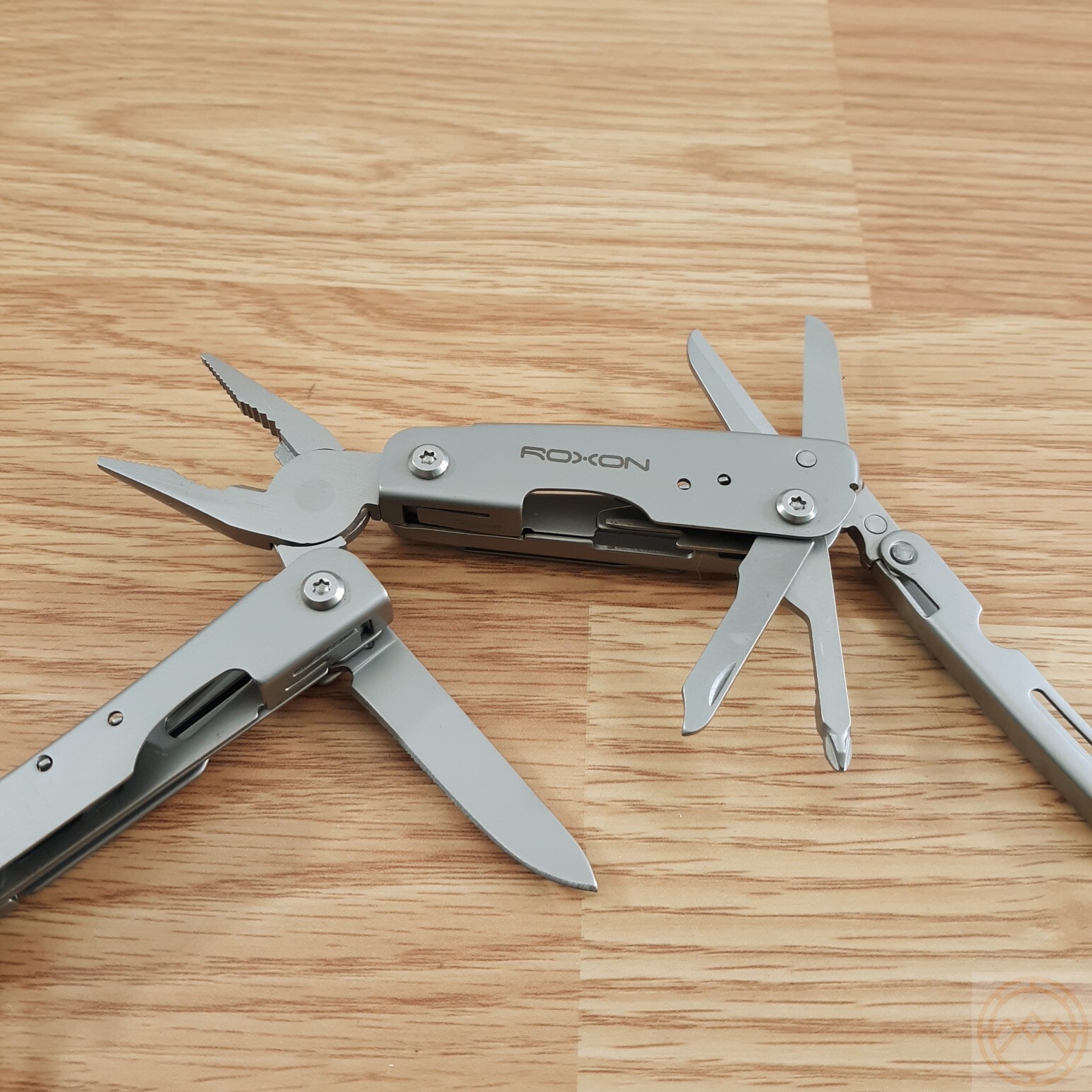 ROXON M2 Mini Multi-Tool Screwdrivers Can/Bottle Openers Pliers Glass Breaker