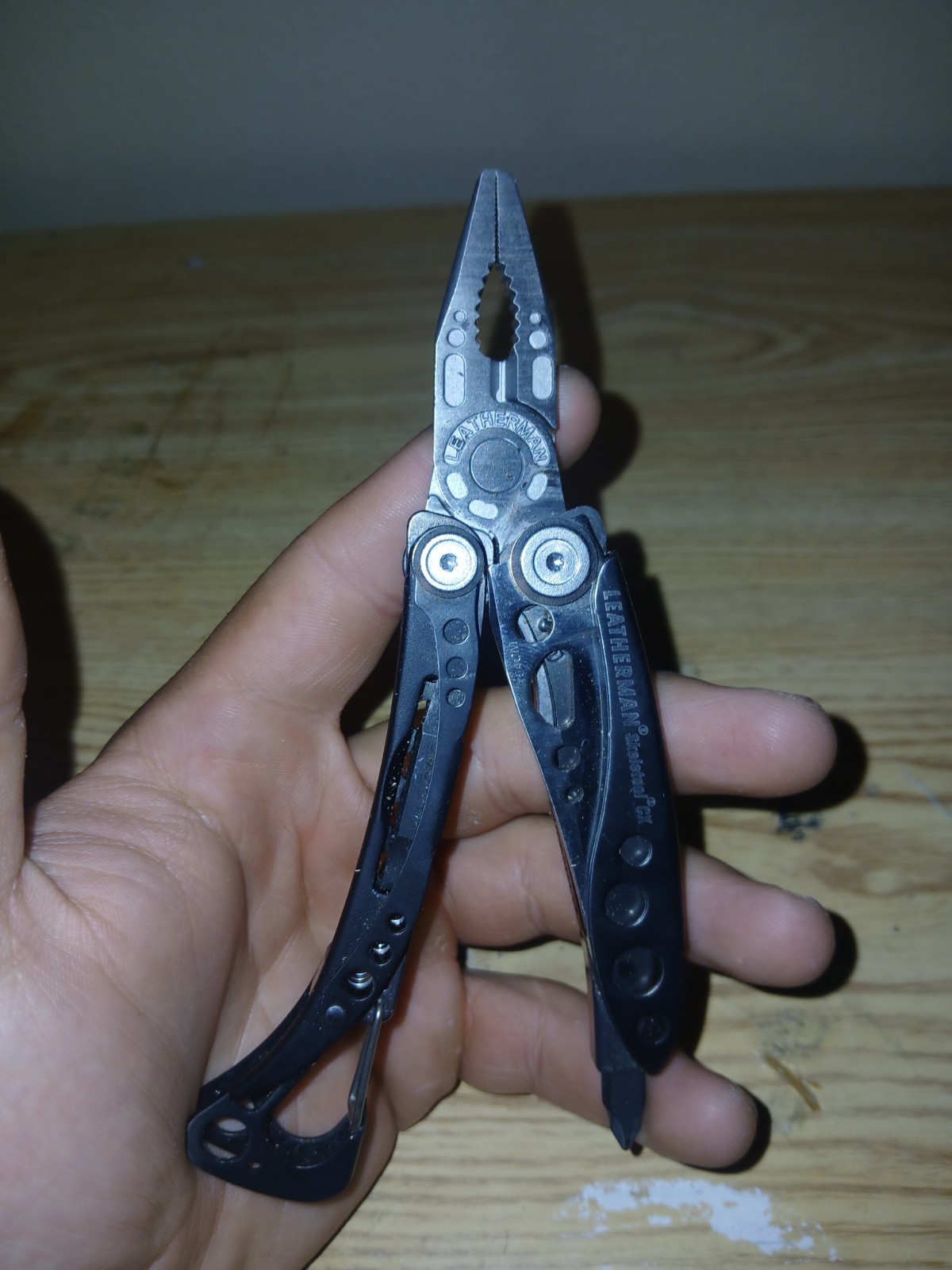 Leatherman Skeletool CX Multi-Tool Pliers Knife Bit Driver – Carbon Fiber