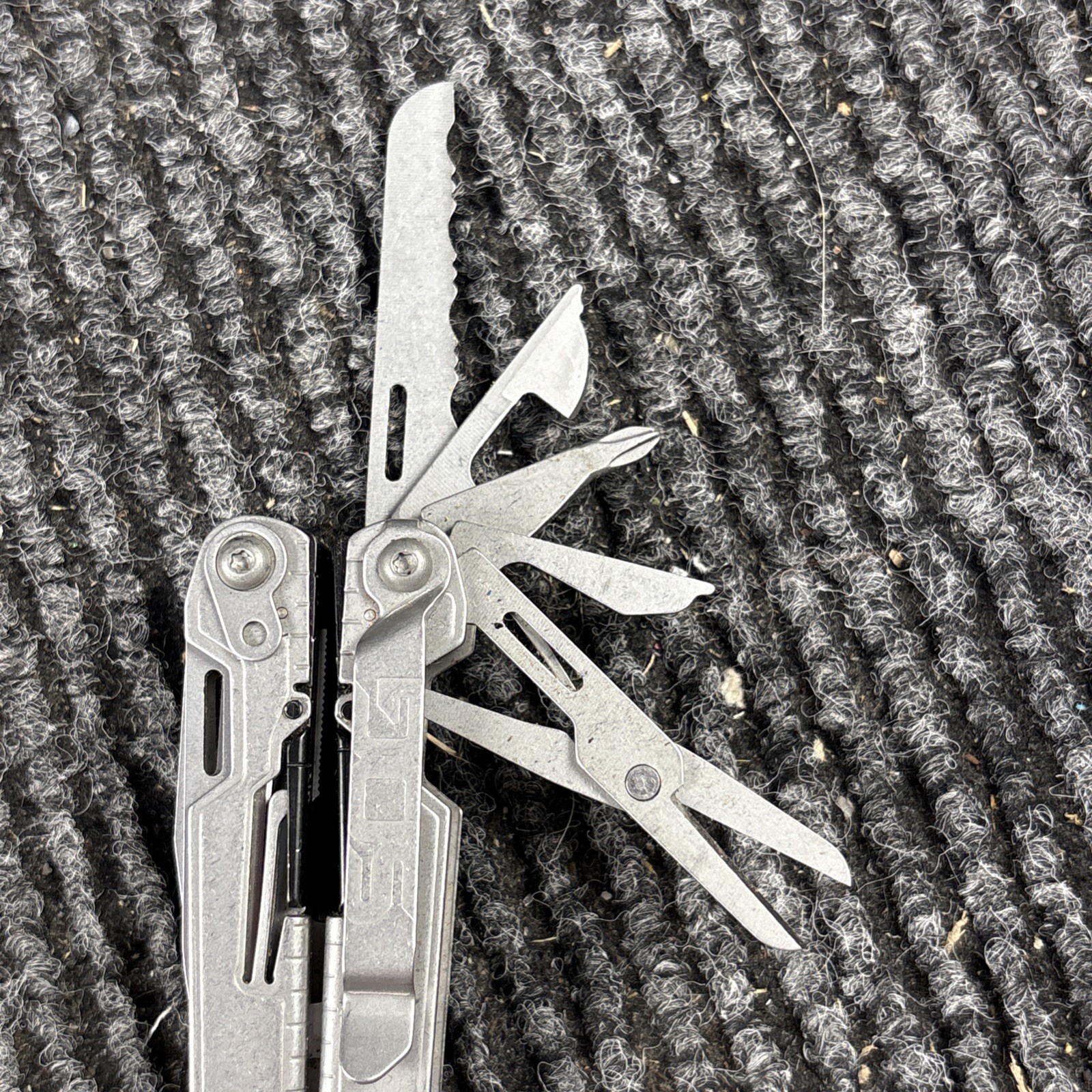 SOG POWER PINT MULTI TOOL PLIERS KNIFE SMALL (407)