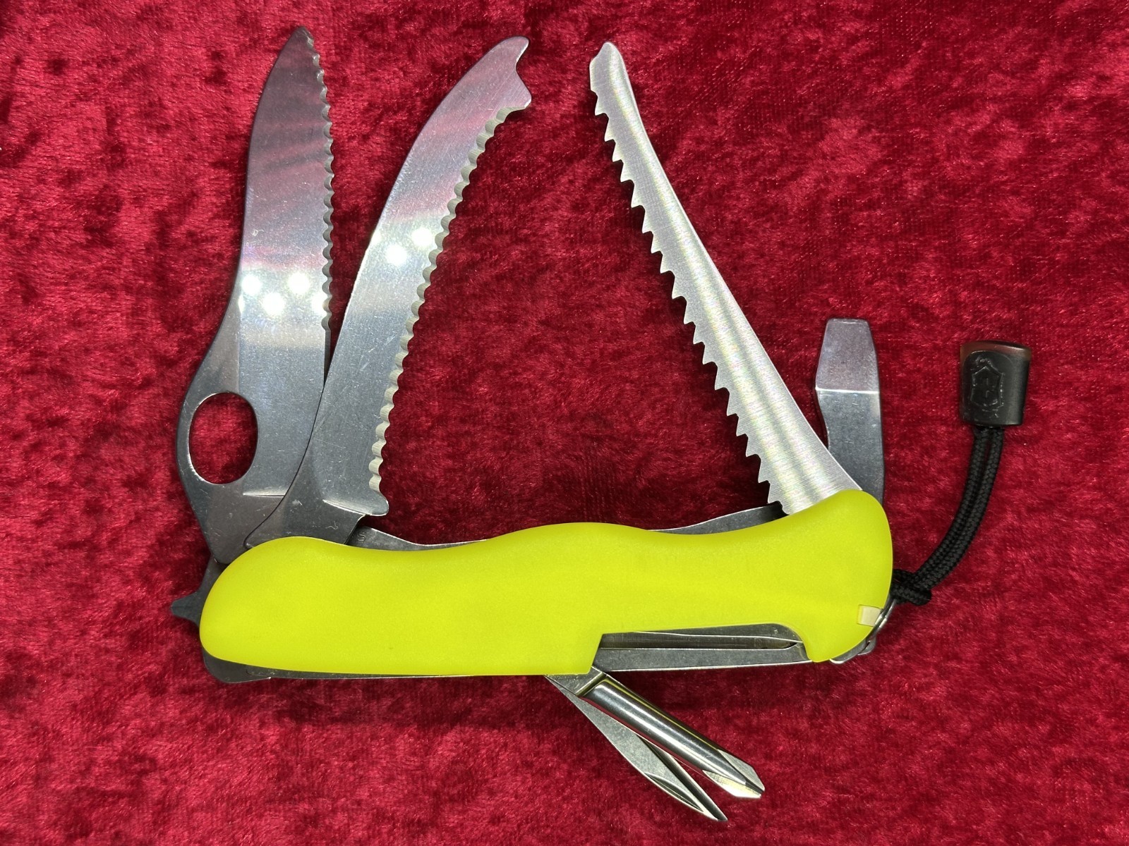 Victorinox RescueTool StayGlow Handle Large Swiss Army Knife 111mm 11 Tool (642)