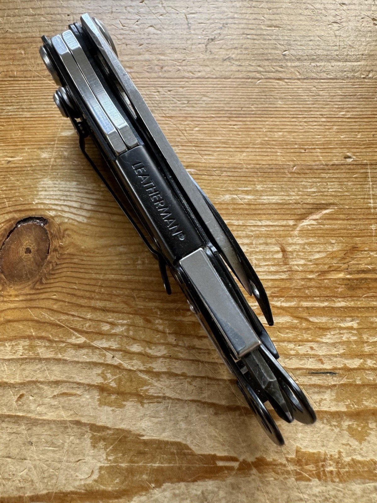 Leatherman Skeletool CX Multitool Plain Blade 154CM Steel Carbon Fiber