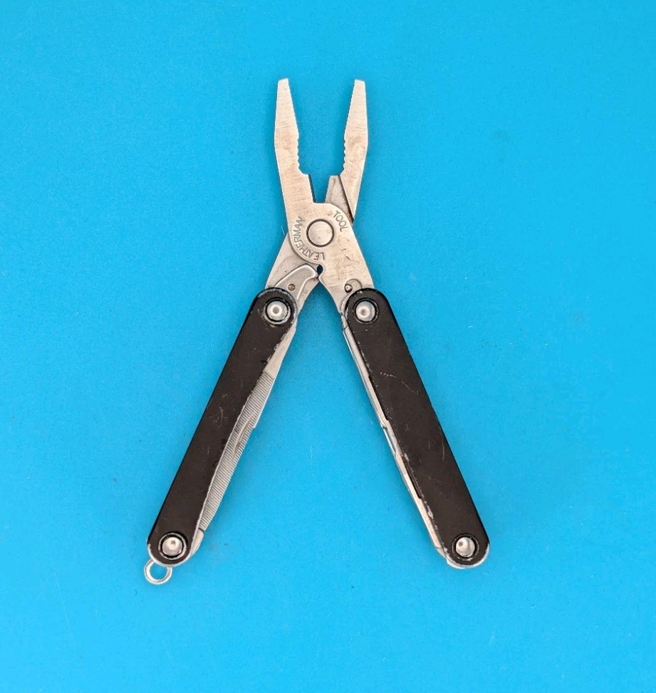 Leatherman SQUIRT PS4 Multi-Tool With Pliers Scissors Knife BLACK!