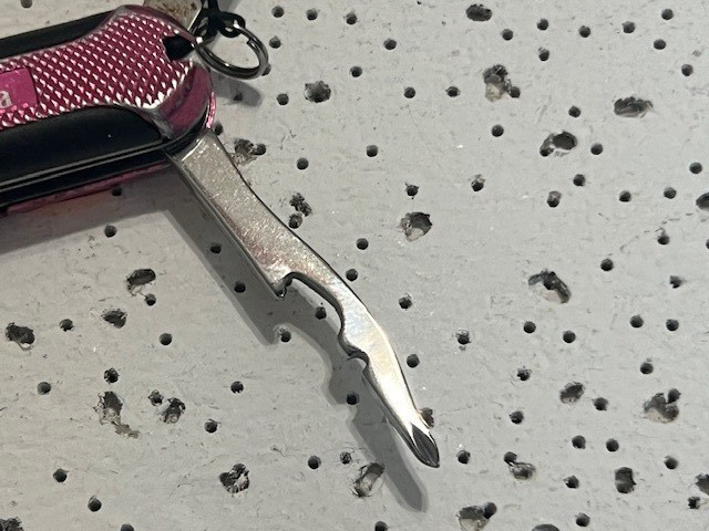 COLUMBIA 10-Function Pocket Tool- Knife -Scissors- LED Flash-Light needs battery