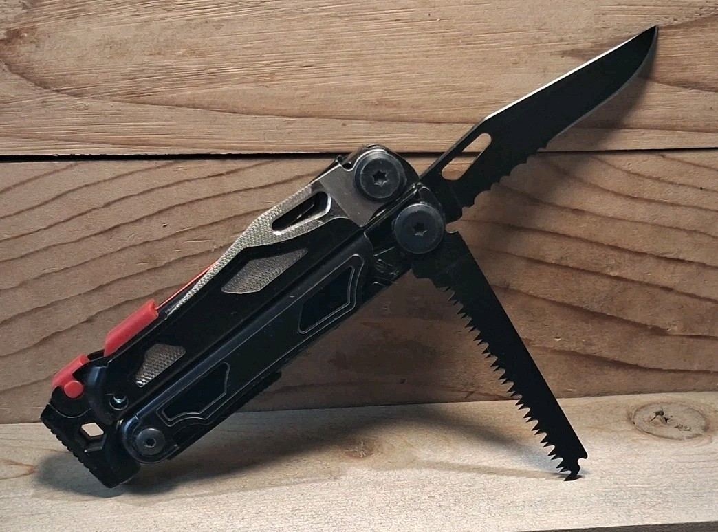 BLACK MOSSY OAK 19-in-1 STAINLESS STEEL MULTI-TOOL WITH SHEATH GREAT CONDITION