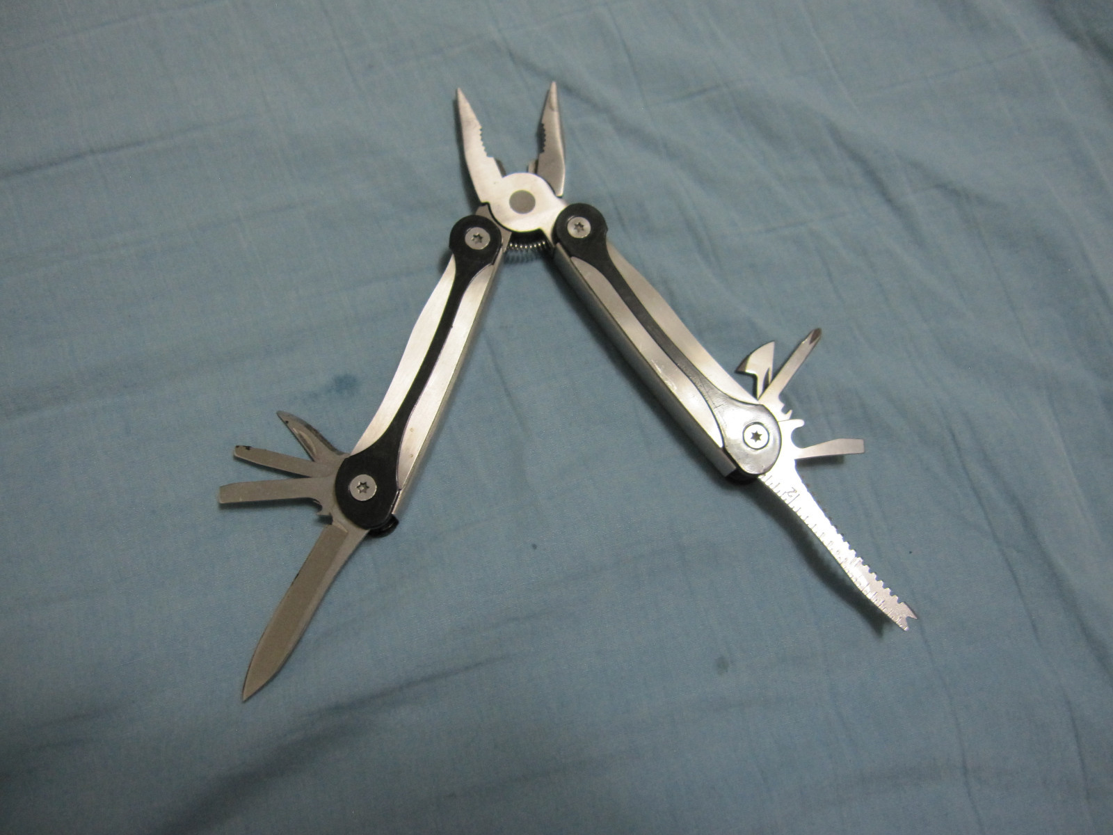 Multi Tool Folding Pocket Knife