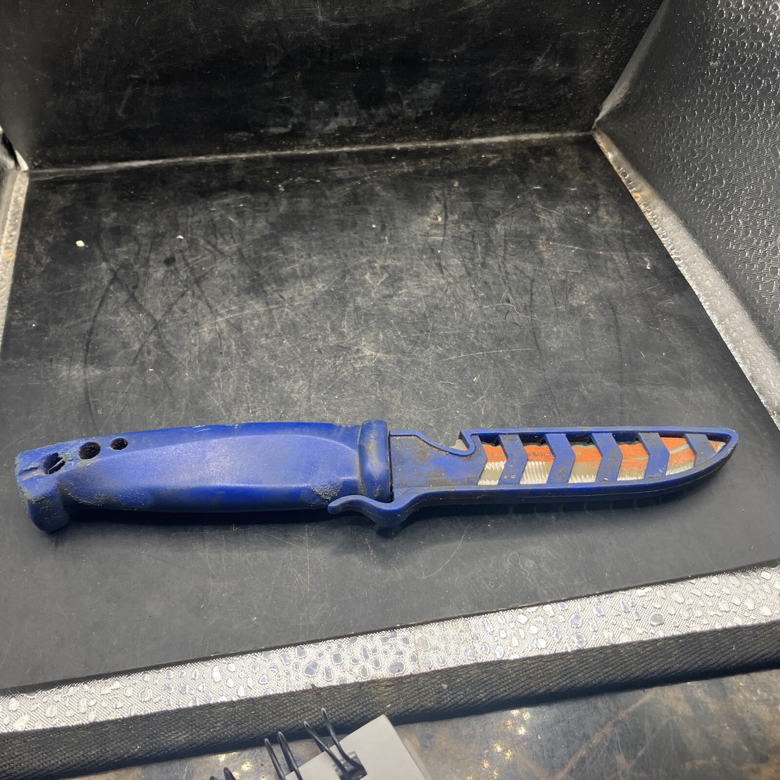 Genuine Evolution Premium Grade Stainless Steel Knife with Blade Cover. AD