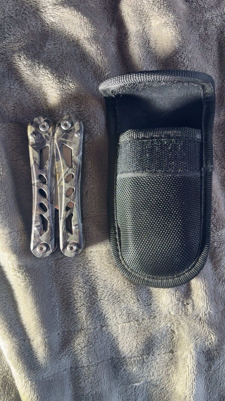 Used Guidesman Camo Multi tool With Pouch (blades Need To Be Tightened)