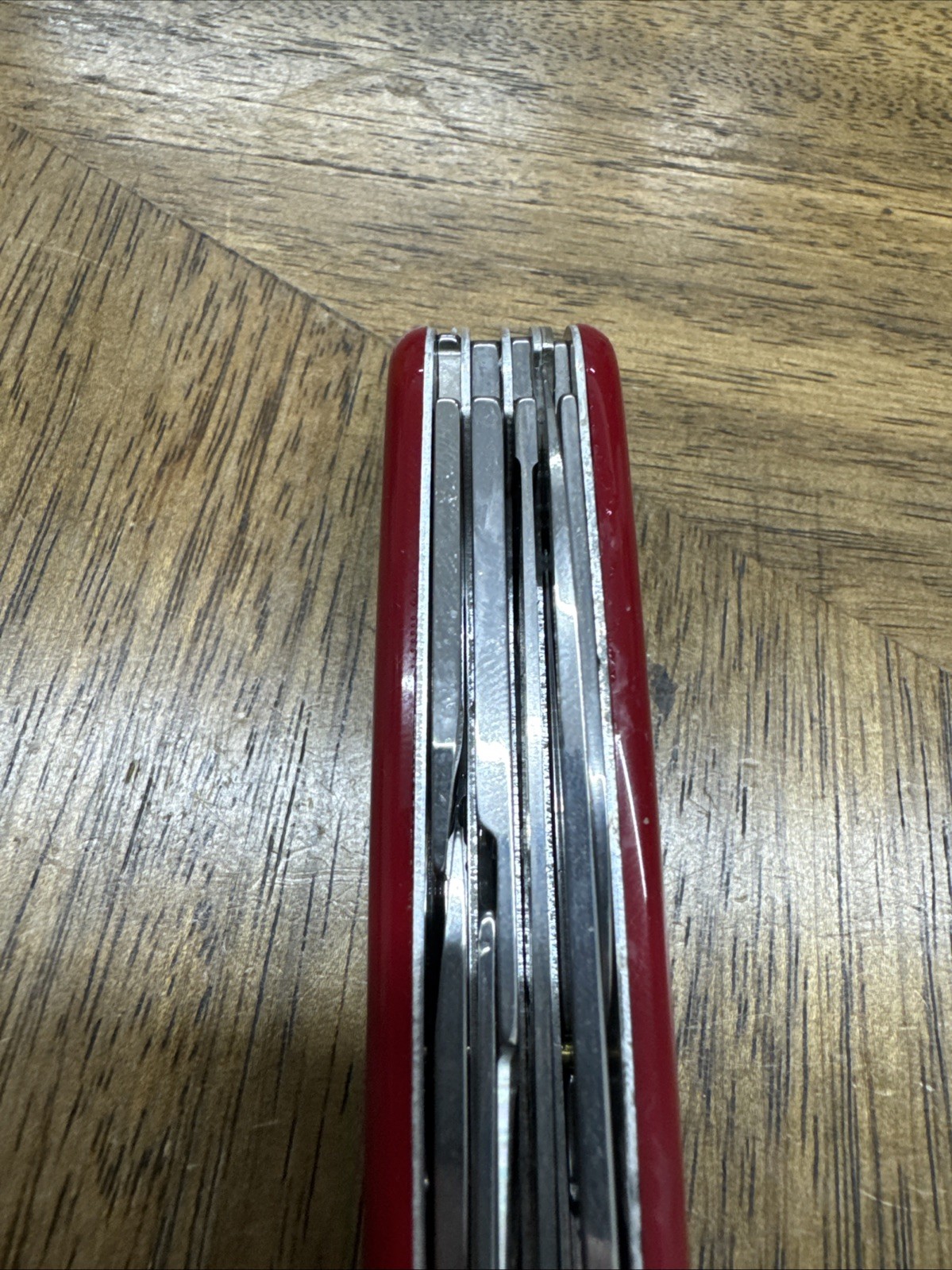 Swiss Army Original Knife Red Huntsman 15 Functions Victorinox 1.3713