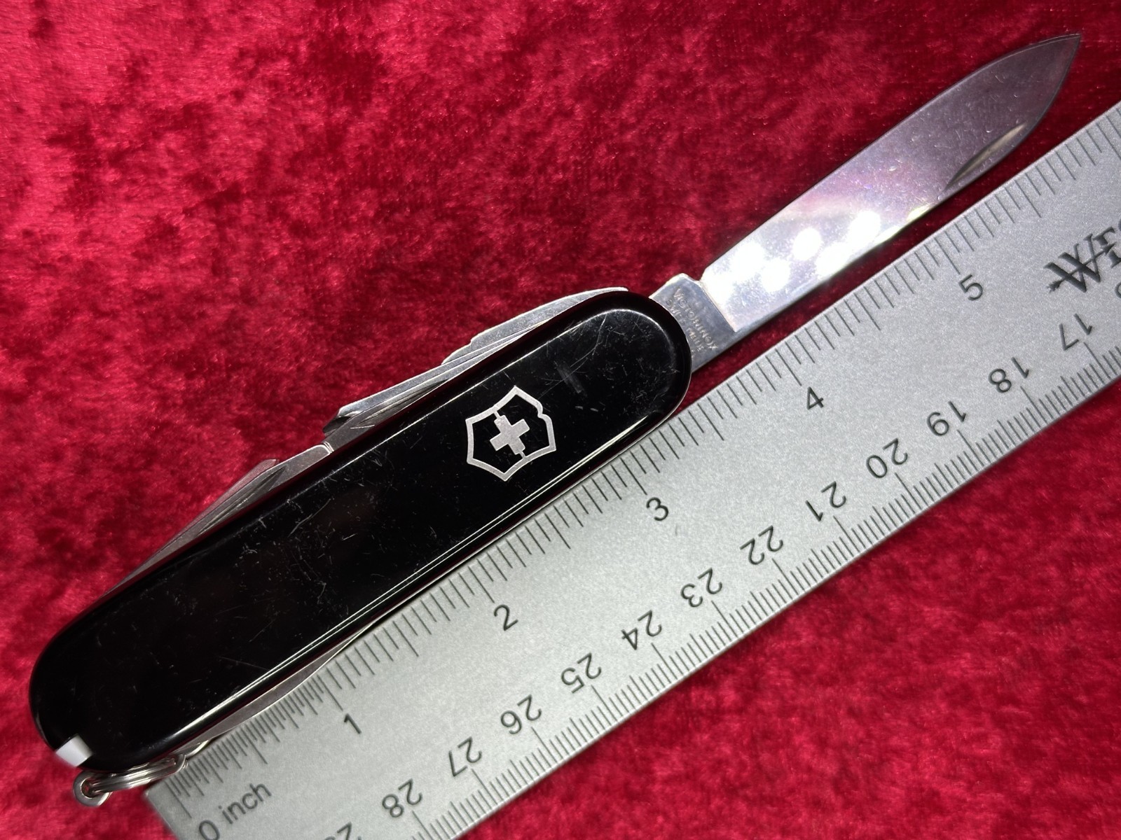 Victorinox SwissChamp Black Swiss Army Knife 91mm 22 Tool 8 Layer (685)