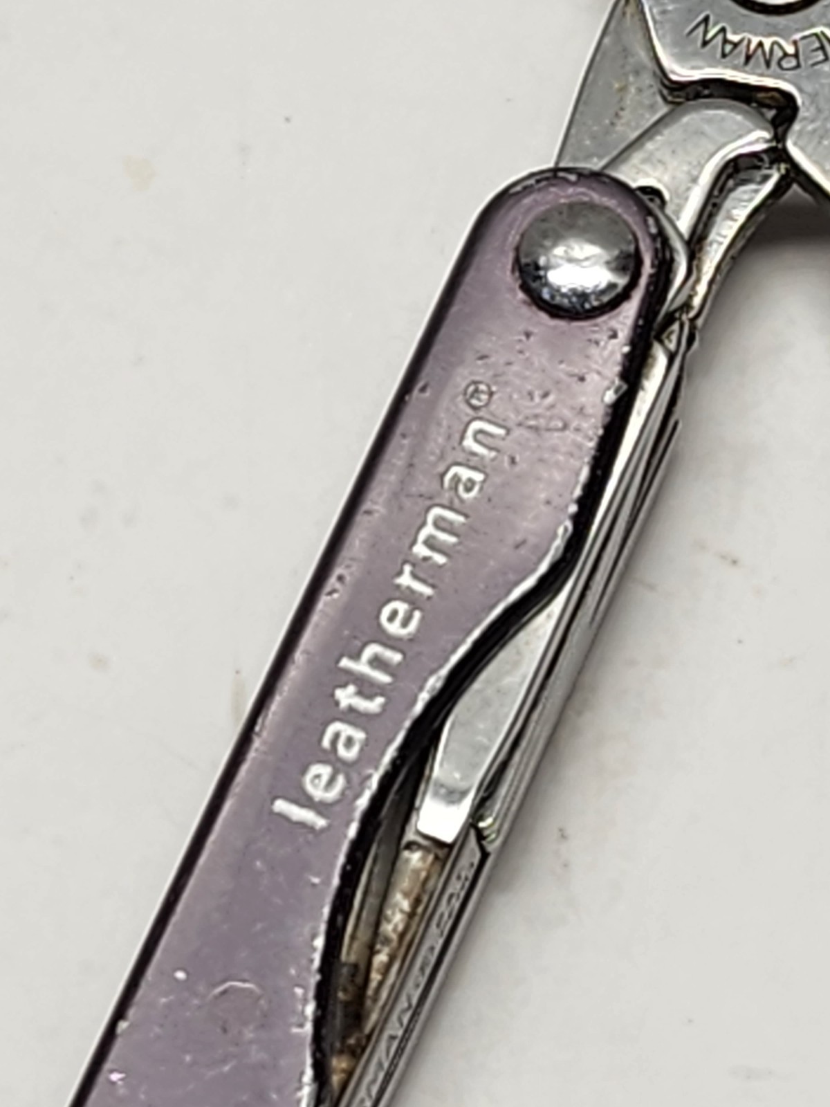 Leatherman Squirt S4 Multi-Tool Scissor Pocket Knife Grey Purple Tone Stainless