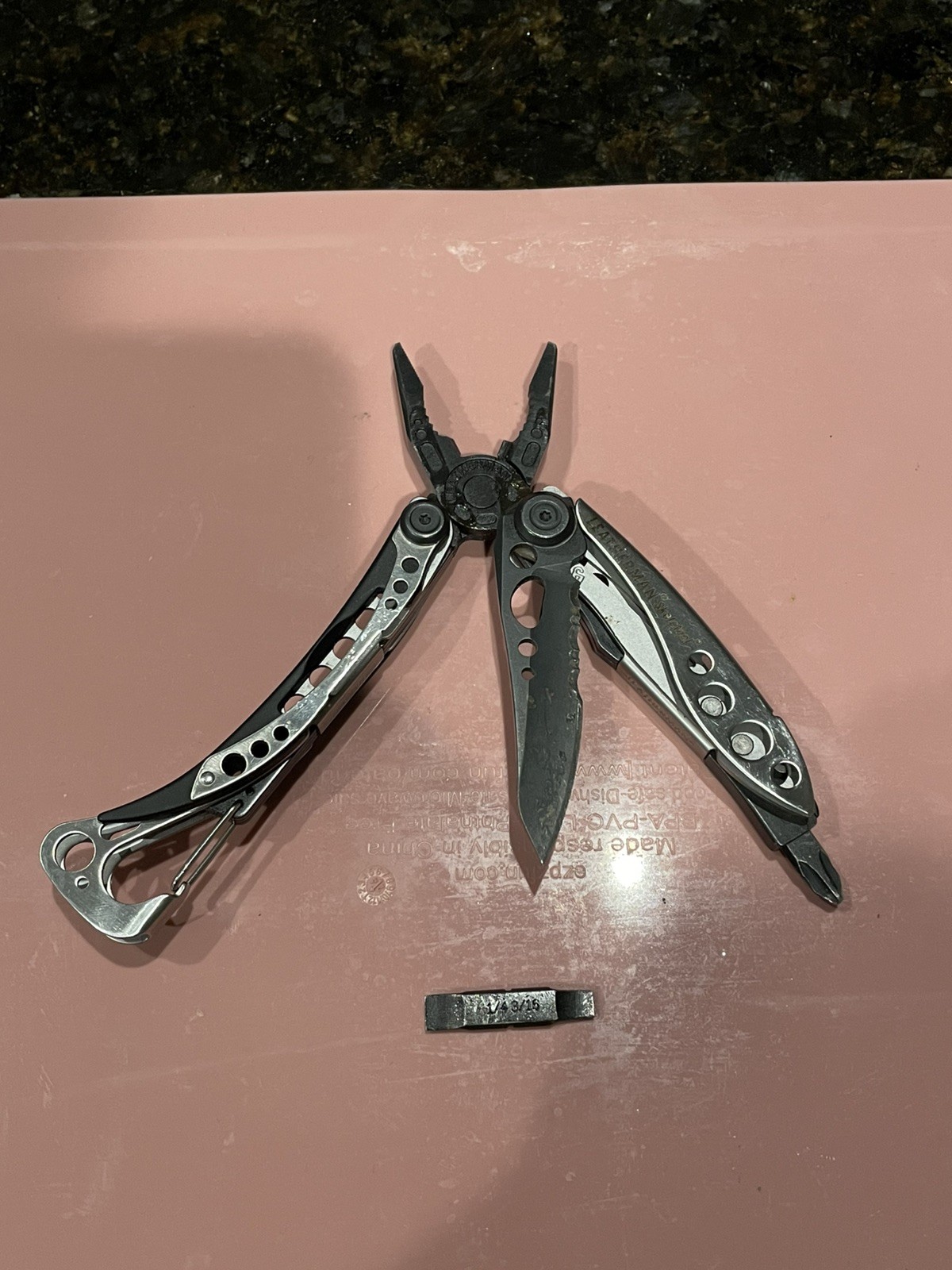 Leatherman Skeletool CX Multi-tool Silver/Onyx Black – Good Condition