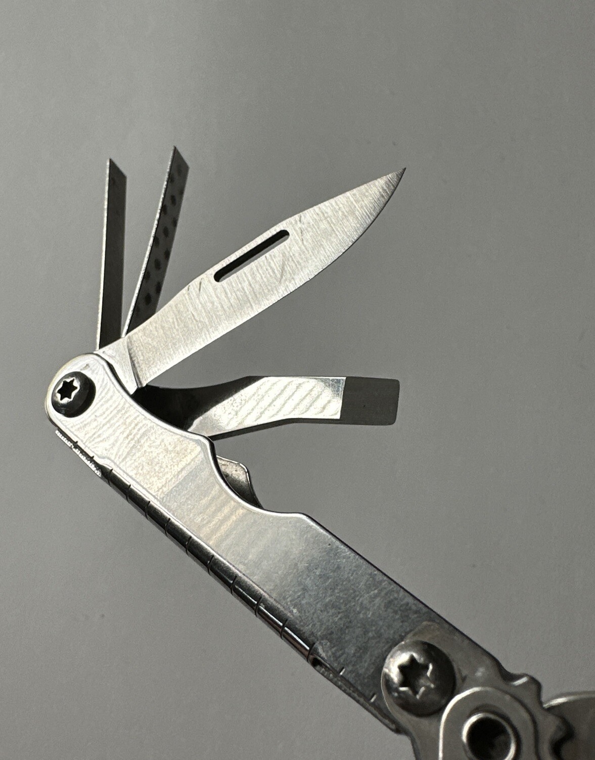 SOG Crosscut Multi Tool Scissors Knife File Tweezer Excellent Used Condition