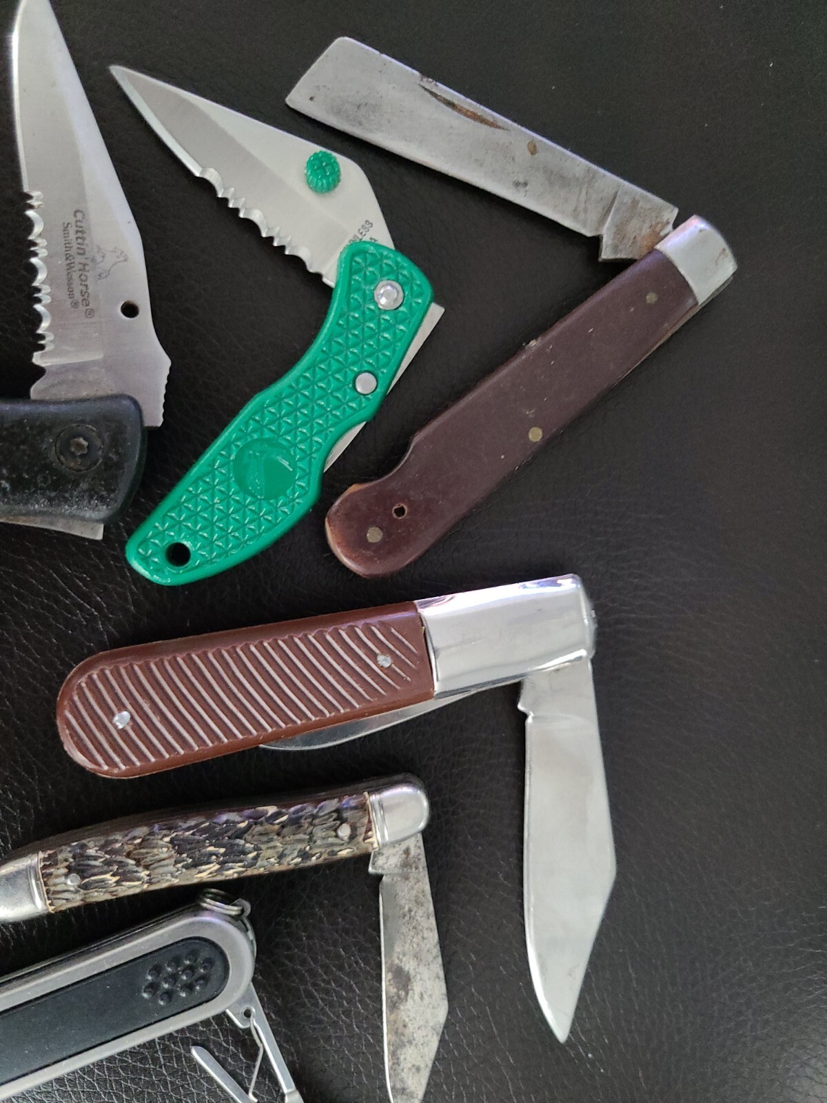 Pocket Knives And Multi Function Knife. Lot Of 6. Smith And Wesson..etc.