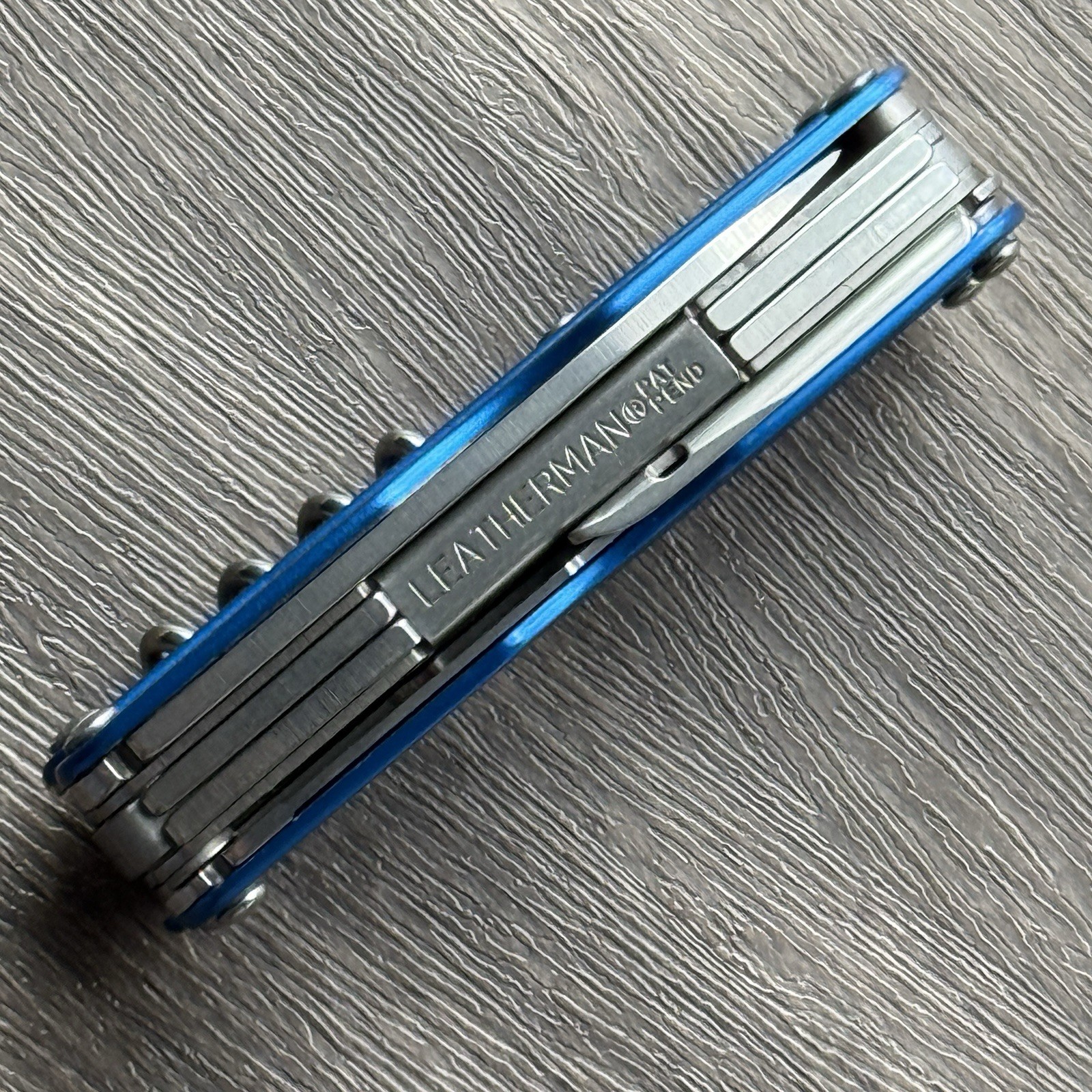 Leatherman Juice CS4 Glacier Blue multitool. New With Box
