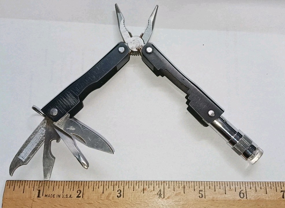 Columbia Pocket Multi Tool Pliers Knife Screwdrivers Flashlight Not Working