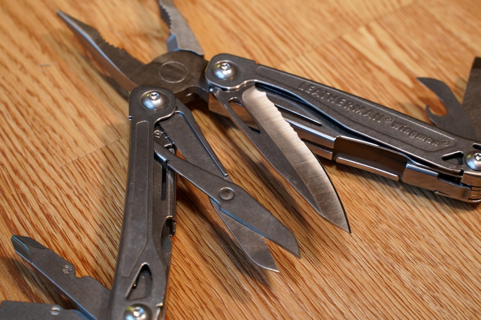 Leatherman Wingman Multitool with 14 tools Needle Nose pliers, wire cutter, etc.