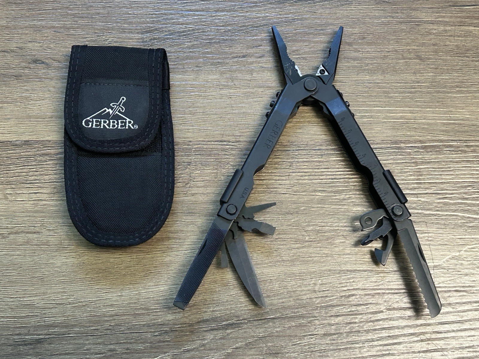 Gerber MP600 Black Oxide Multi-Tool With Sheath Carrying Case