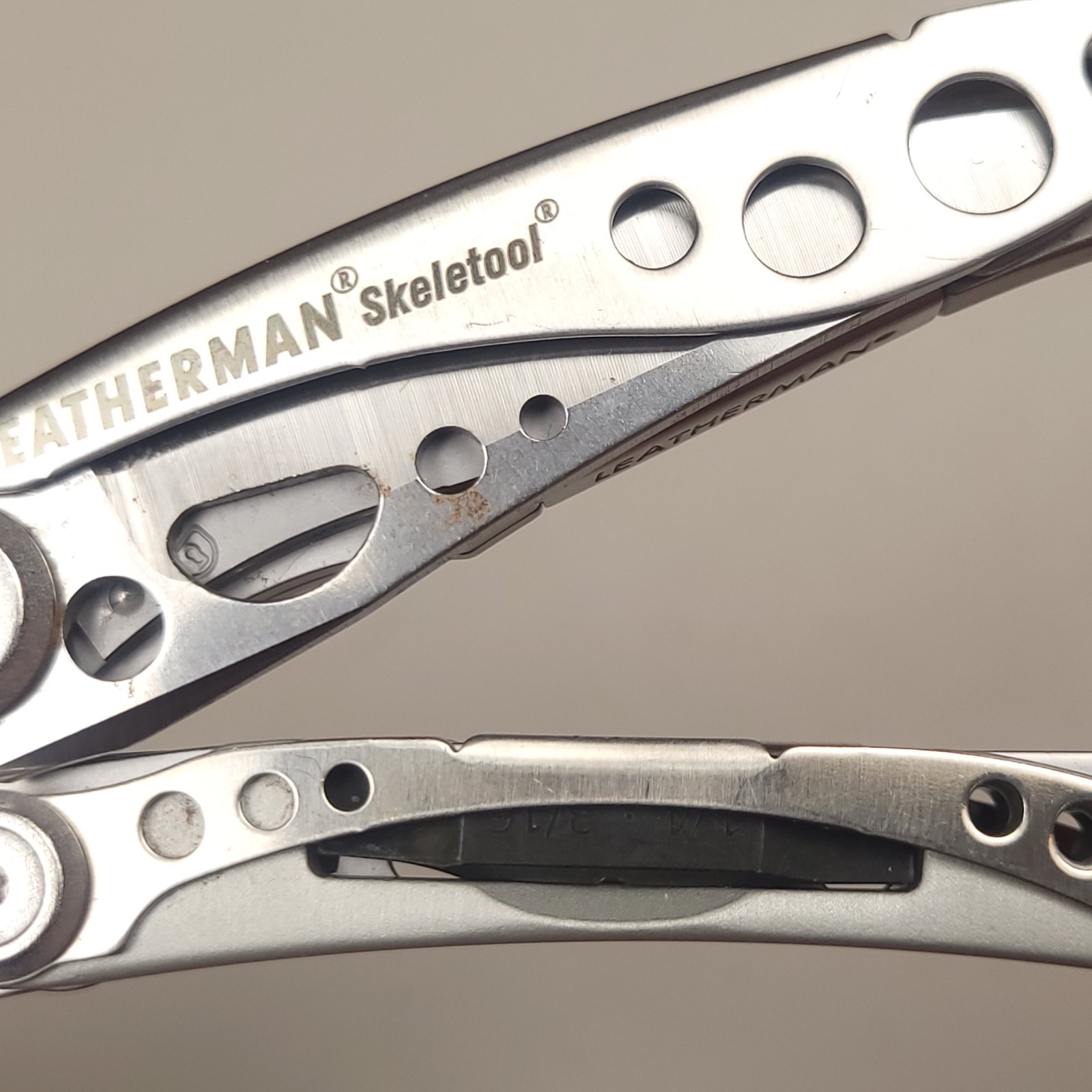 Leatherman Skeletool Multi Tool Knife SS Frame-Lock