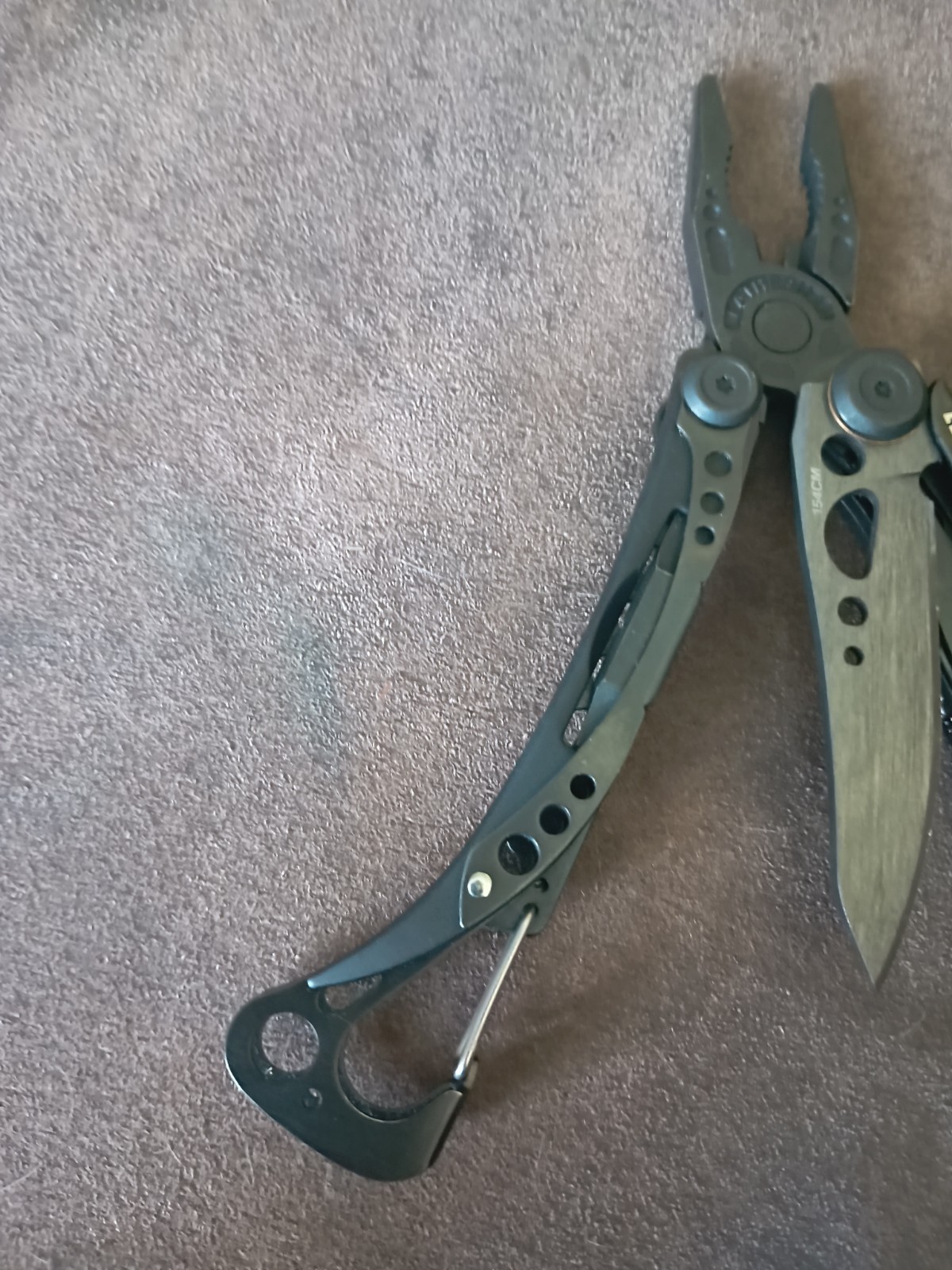 LEATHERMAN, Skeletool CX, 7-in-1 Lightweight, Minimalist Multi-Tool, Onyx Black