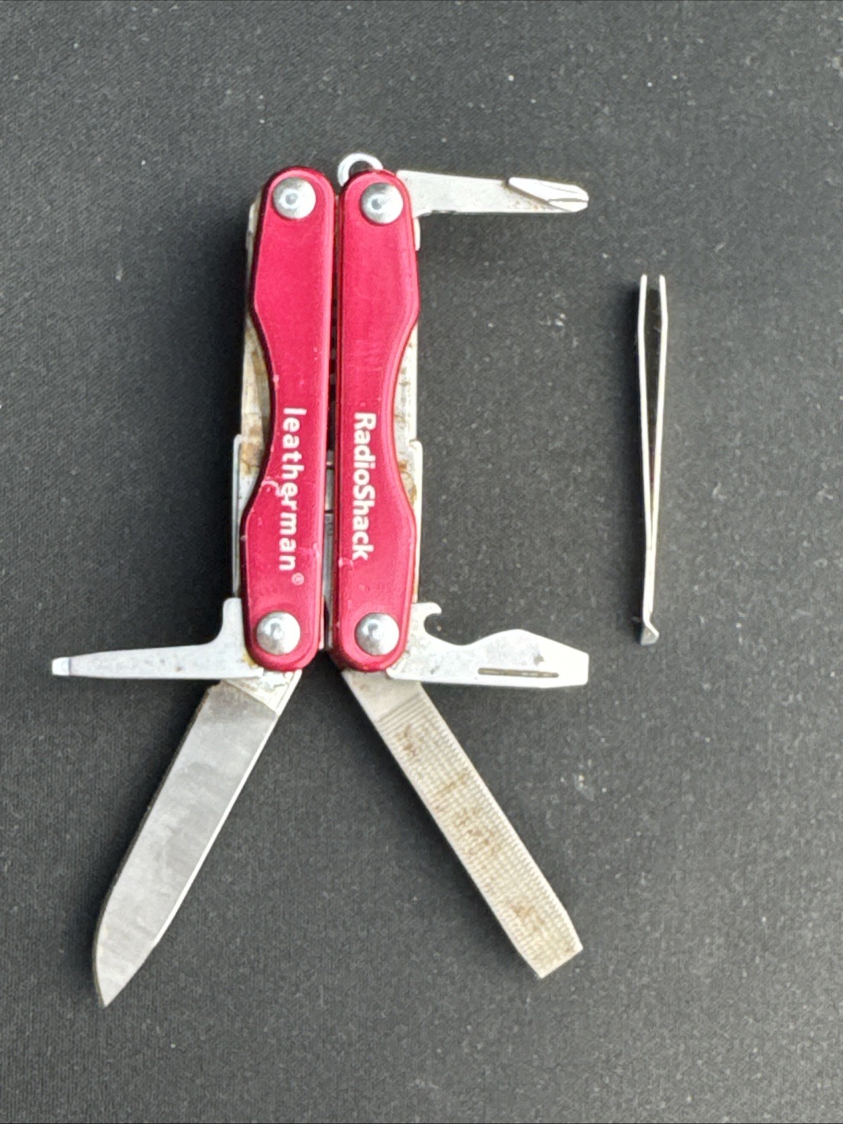 Leatherman Squirt E4 Multi-Tool w/Wire Strippers Radioshack 34212