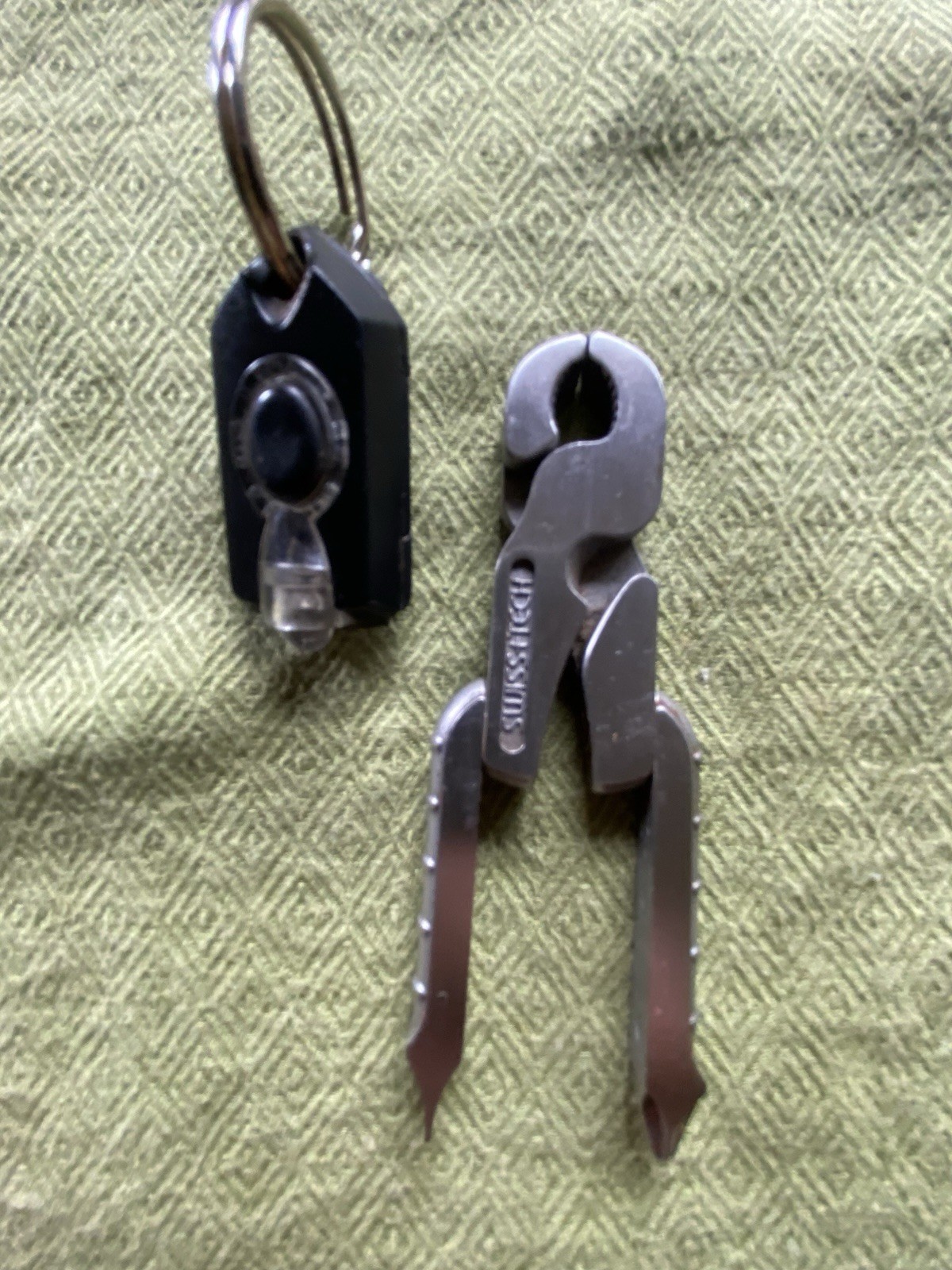 Swiss+Tech Micro Pro 9-in-1 Key Chain Multi Tool/LED Flashlight Key Ring Set