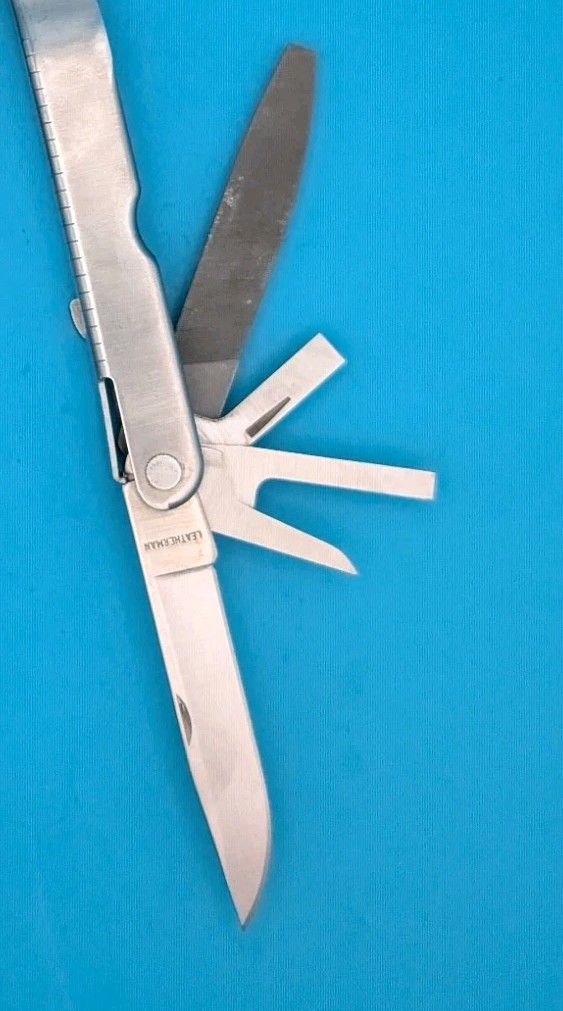 Vintage LEATHERMAN Super TOOL 200 Multi Tool! 08/02 Date Stamp!