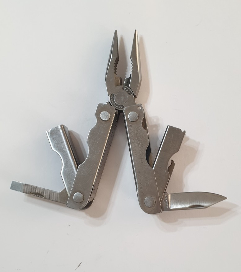 🔥🔥🔥 Leatherman Mini Rare Retired Multi Tool Keychain Fold to Full Size
