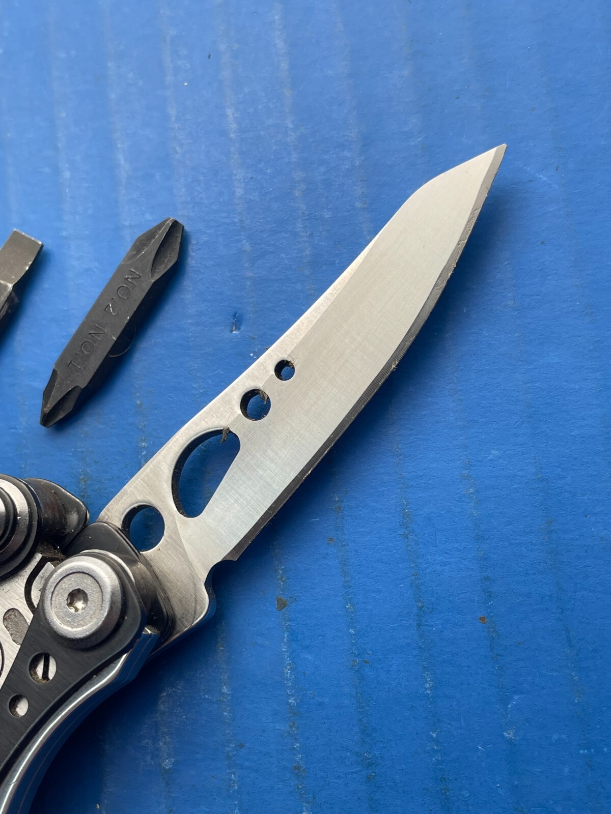 Leatherman Skeletool CX Multi-Tool Pliers Knife Bit Driver