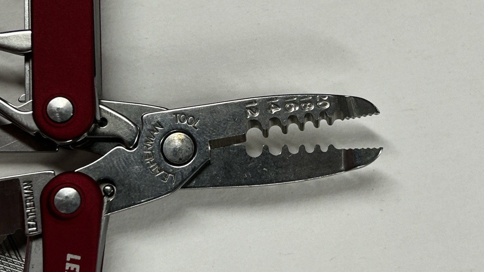 Leatherman Squirt ES4 Multi-Tool Knife Wire Strippers Discontinued Red – Unused