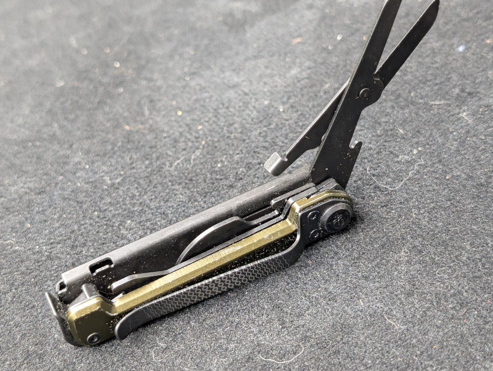 Gerber Armbar Scout Multi-Tool Knife w/ Scissors & Saw More… – Nice