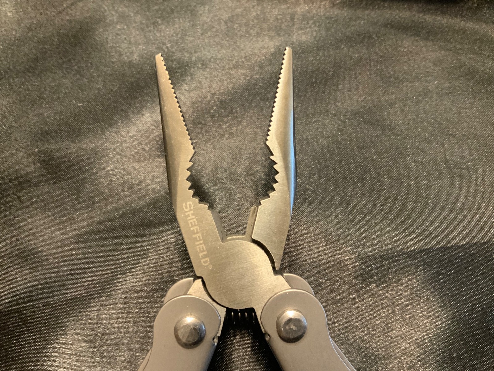 Sheffield utility tool / knife with black pouch