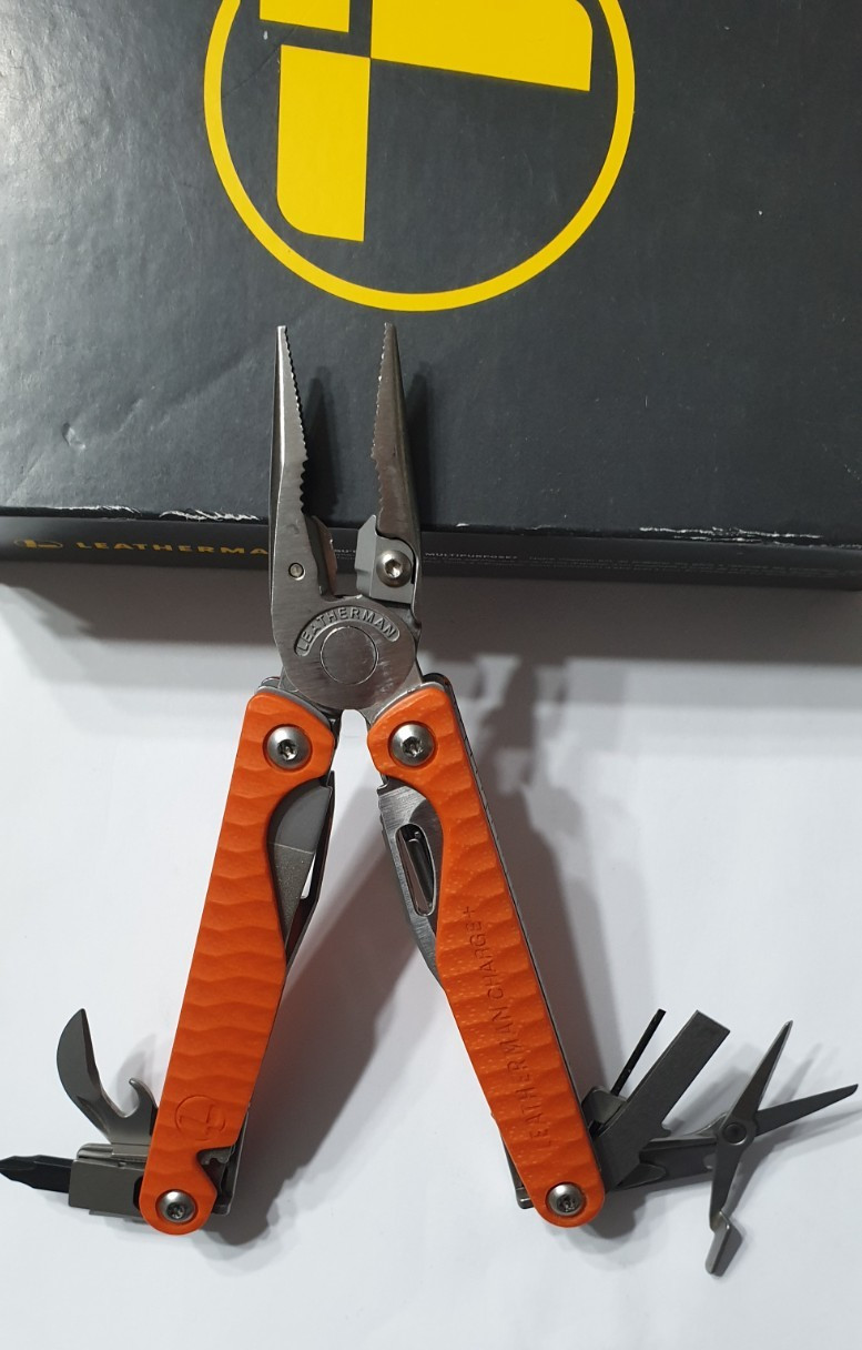 🔥 Leatherman Squirt E4 Stainless Multitool RadioShack Red RareRetired Condition