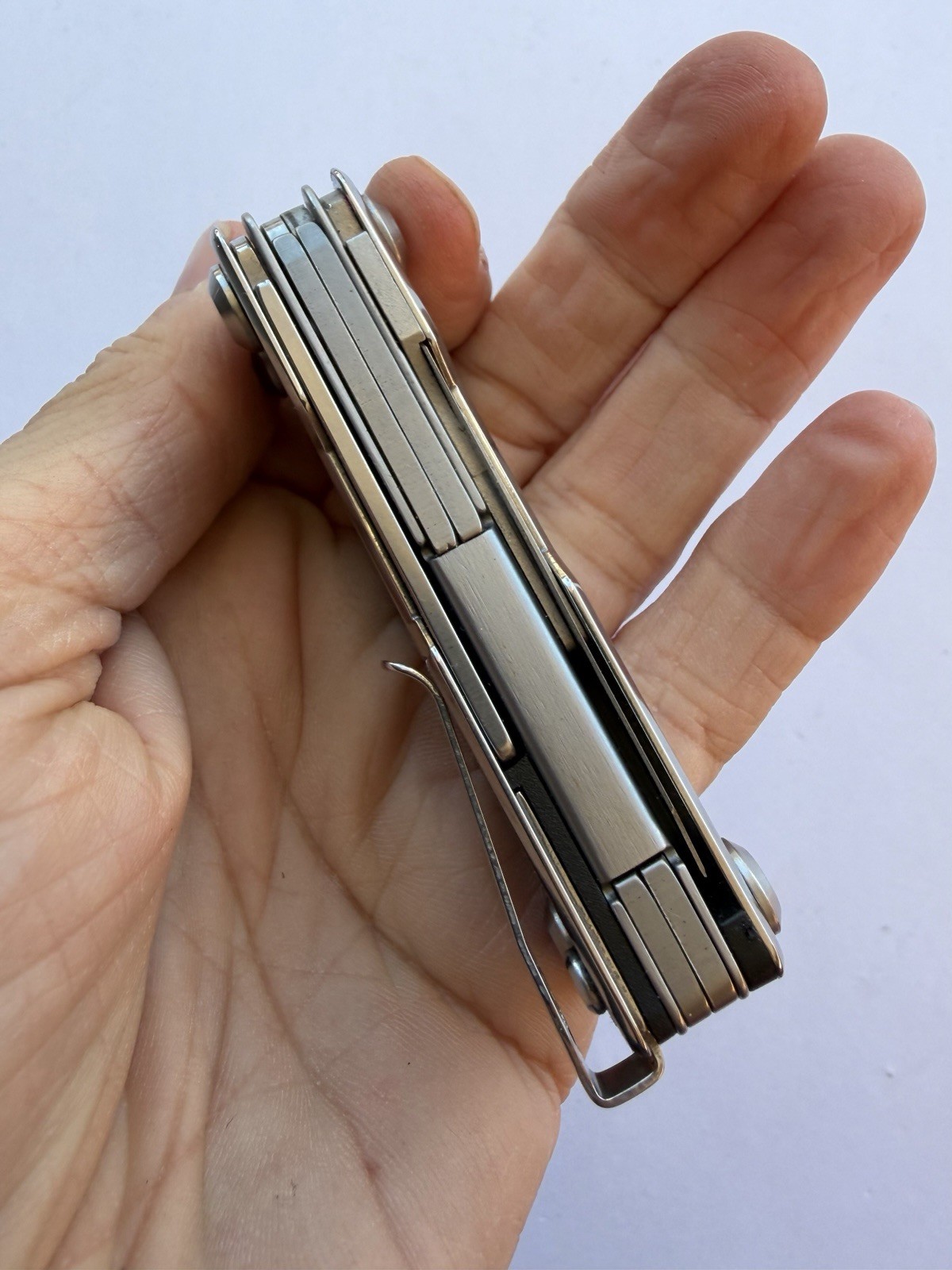 BIBURY OUTDOOR MINI MULTITOOL PLIERS W/BELT CLIP, BI2051A, EXCELLENT CONDITION!