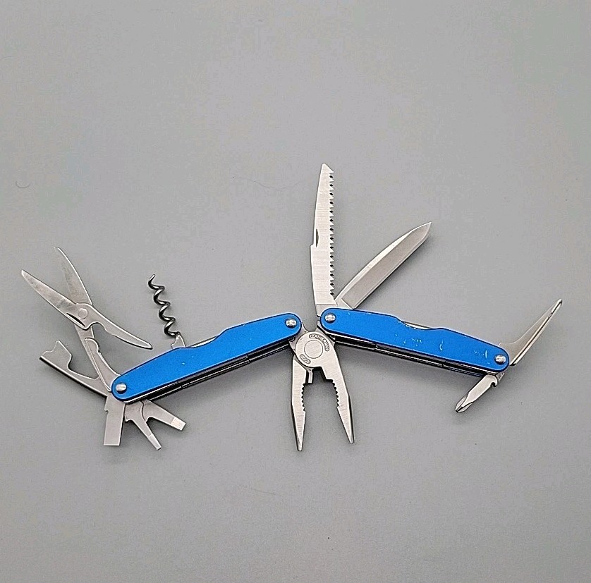 Leatherman JUICE CS4 Multi-Tool – Dated 0912 – Blue – Discontinued – Pliers