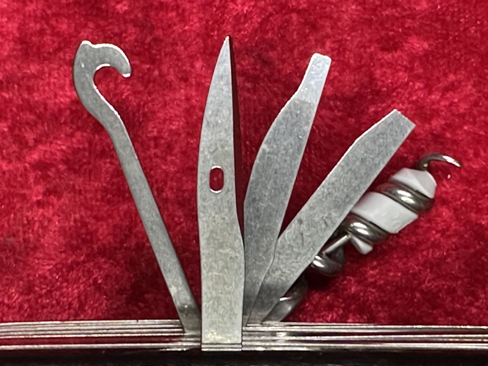 Victorinox SwissChamp Black Swiss Army Knife 91mm 22 Tool 8 Layer (685)