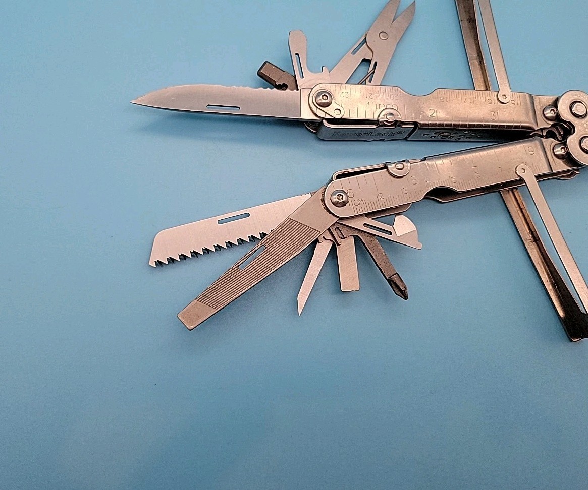 SOG PowerLock Multi-Tool – Silver – Screwdrivers, Pliers, Saw, Knife, Scissors