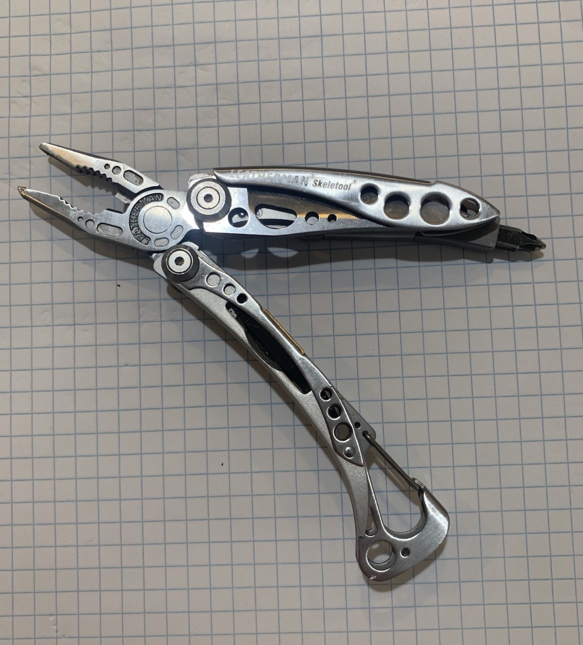 Leatherman Skeletool Multi-Tool Stainless Silver Combo Serrated Blade