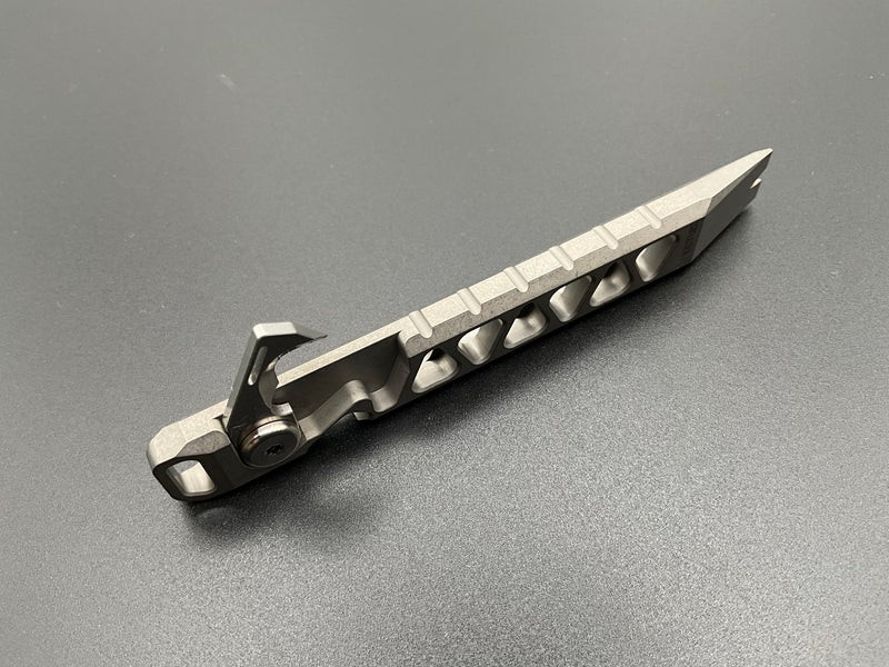 Ketuo Pocket Prybar With Integrated Belt/Cord Cutter Stonewashed Finish Titanium