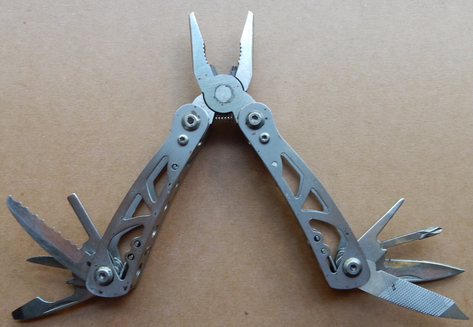 Folding Multi-purpose Tool, Pliers, Screwdrivers, Blades, Bottle Opener, File