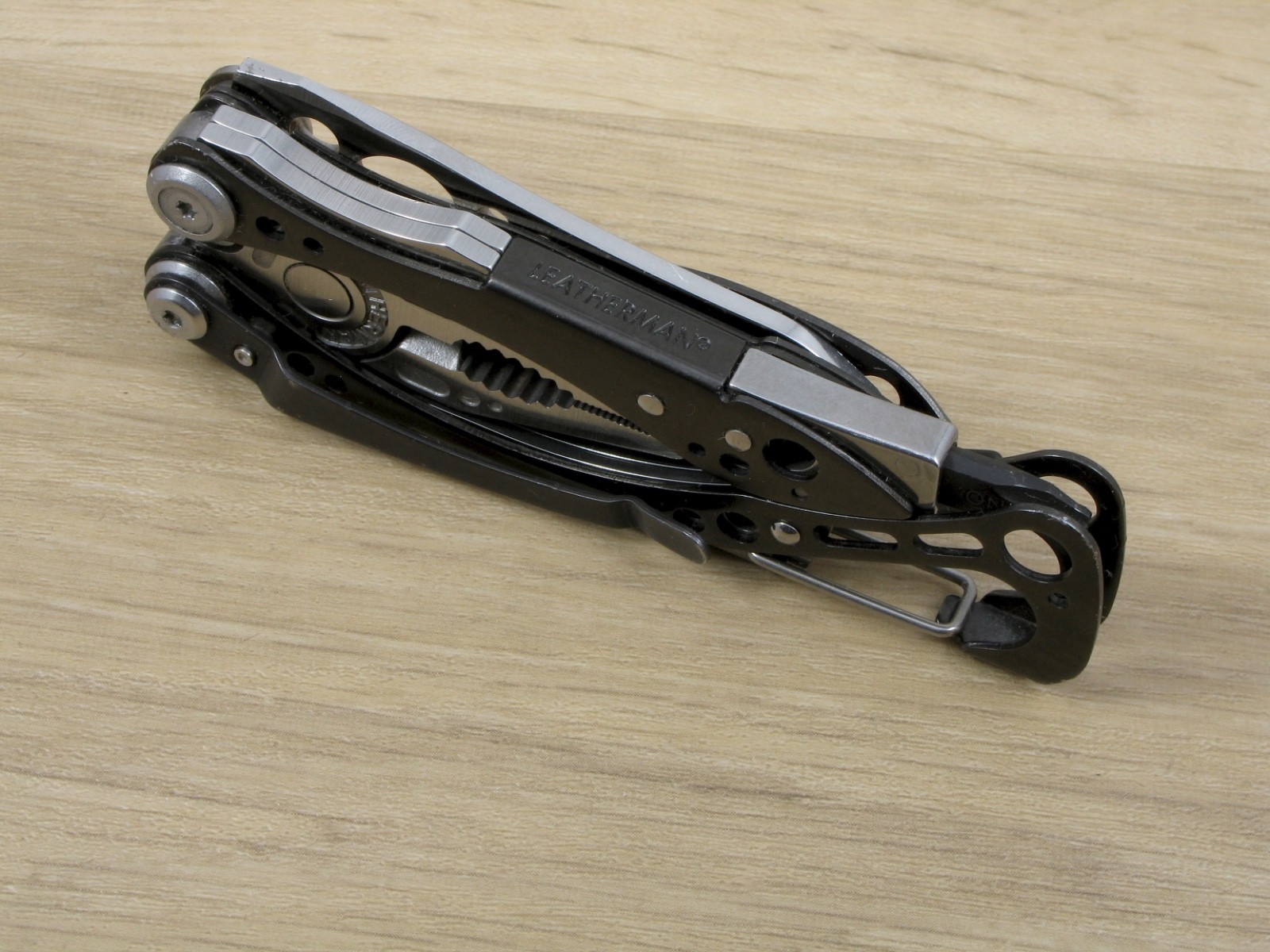 Leatherman Skeletool CX Multi-Tool 154CM Plain Edge Knife, Black, USA – VG