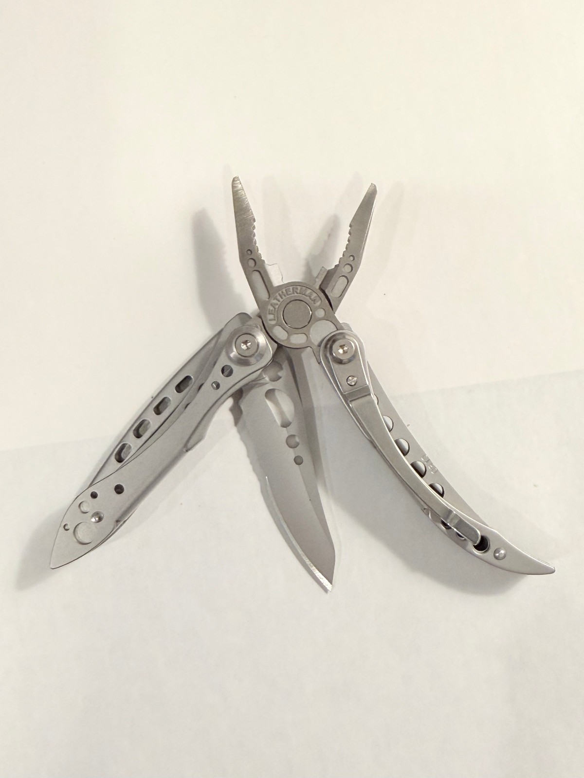 LEATHERMAN FREESTYLE MULTI-TOOL – PLIERS / KNIFE – RETIRED