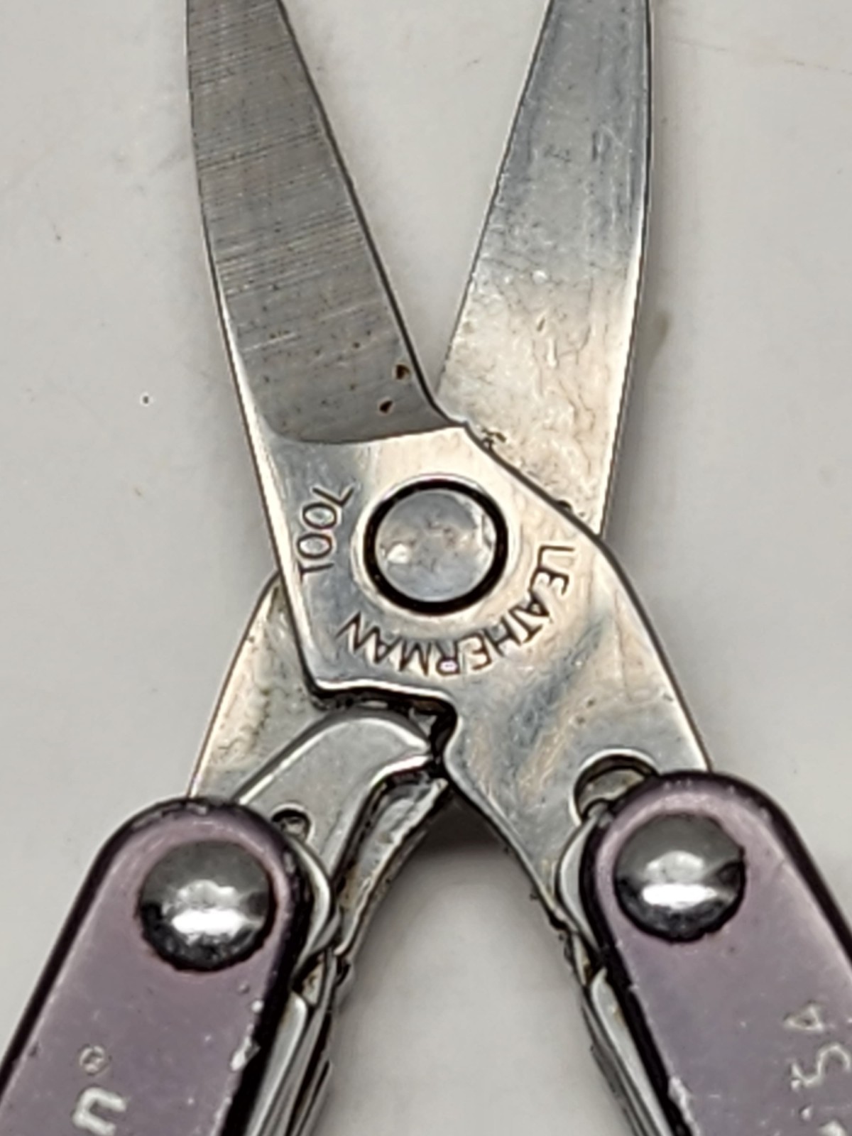 Leatherman Squirt S4 Multi-Tool Scissor Pocket Knife Grey Purple Tone Stainless